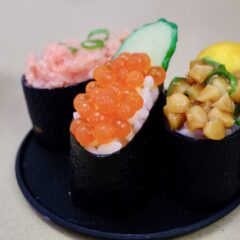 やってみるを楽しむ——食品さんぷる畑さんで軍艦寿司マグネット作り体験