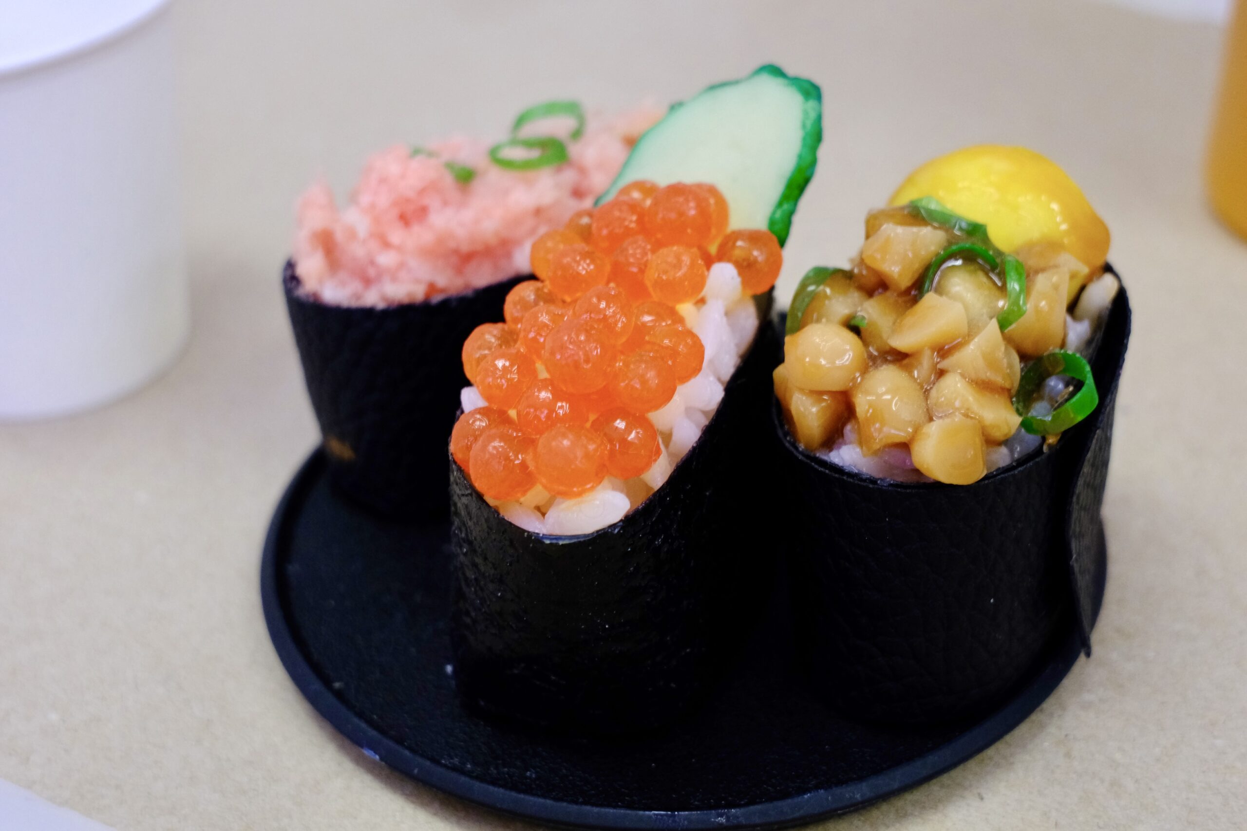 やってみるを楽しむ——食品さんぷる畑さんで軍艦寿司マグネット作り体験の画像1