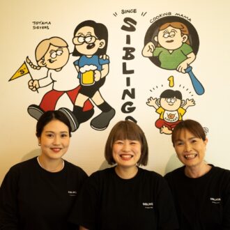 妙蓮寺で乾杯！元バスガイド姉妹と母で営む“旅する食べ飲み屋”『SIBLINGS』
