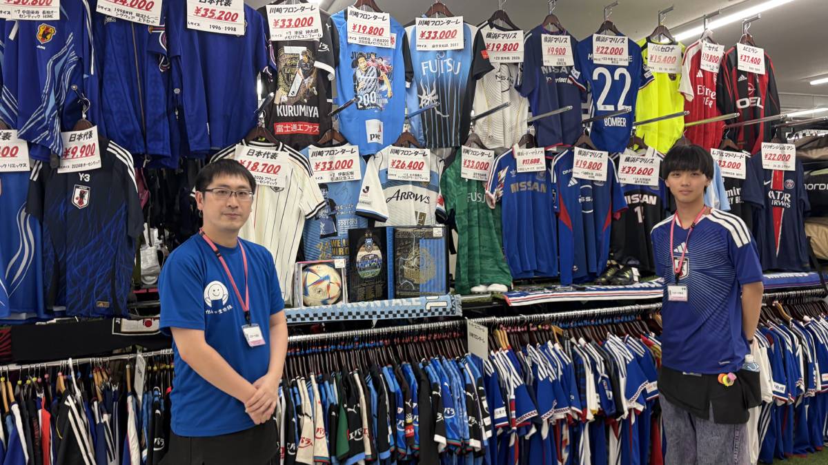 W杯に間に合う!?屈指のサッカーユニ眠るブックオフ綱島店に公式完売品があるかも？の画像1