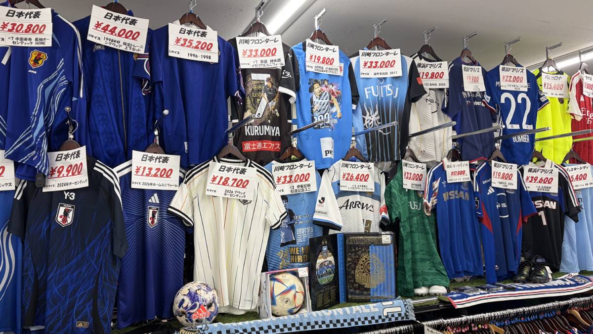 W杯に間に合う!?屈指のサッカーユニ眠るブックオフ綱島店に公式完売品があるかも？の画像1