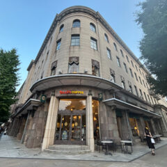 横浜の歴史的建造物にチェーン店カフェが!?電源ありタリーズコーヒー日本大通り店が天国すぎ