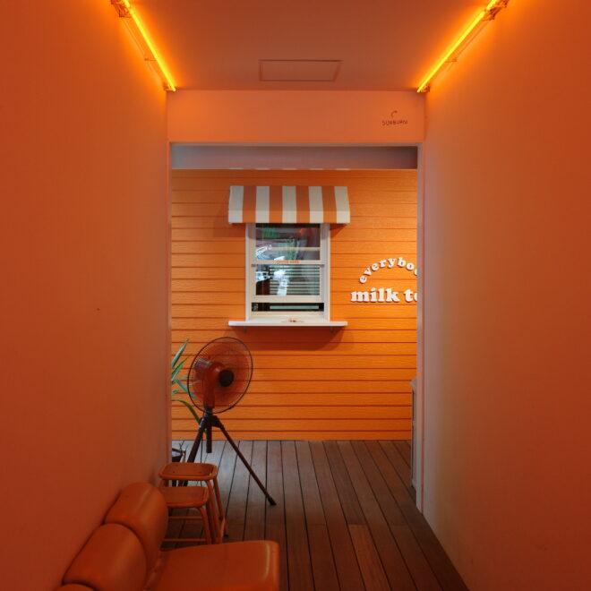 横浜・元町のミルクティー専門店「everybody milk tea」オレンジ色のティースタンド