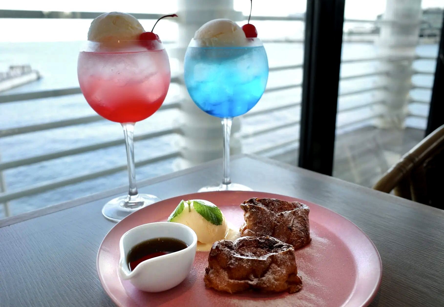 推しカラーで選ぶクリームソーダ。海に浮かぶカフェでゆったり時間。の画像8
