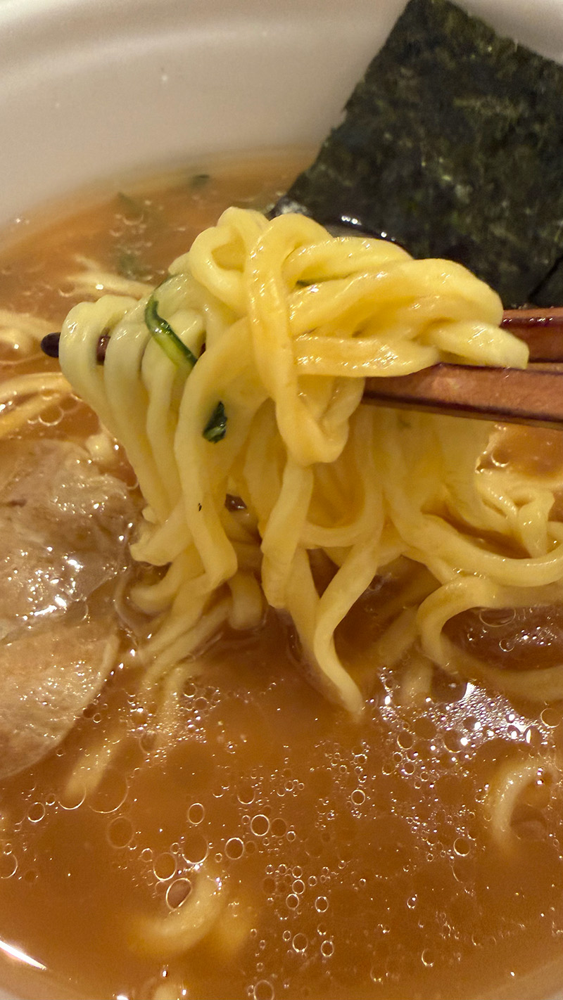 横浜家系ラーメンを本格再現!凄麺「横浜とんこつ家」実食で知るリニューアル18回目の真価の画像4