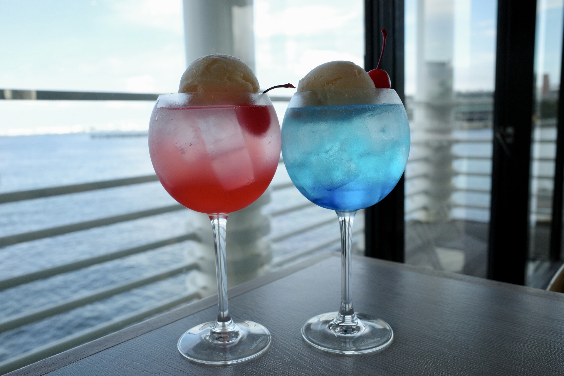 推しカラーで選ぶクリームソーダ。海に浮かぶカフェでゆったり時間。の画像4