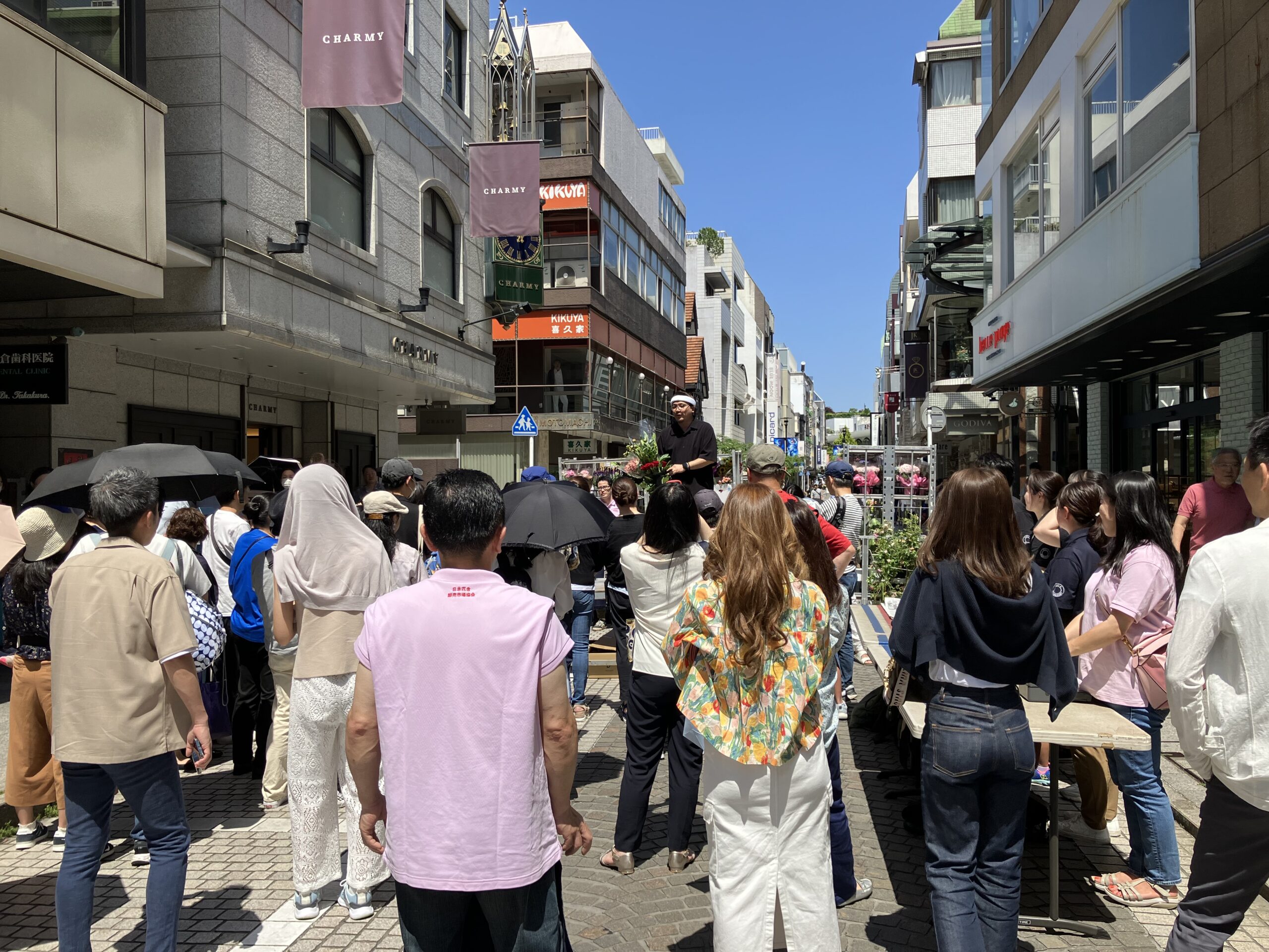 5月中旬に開催される「花の競り」画像